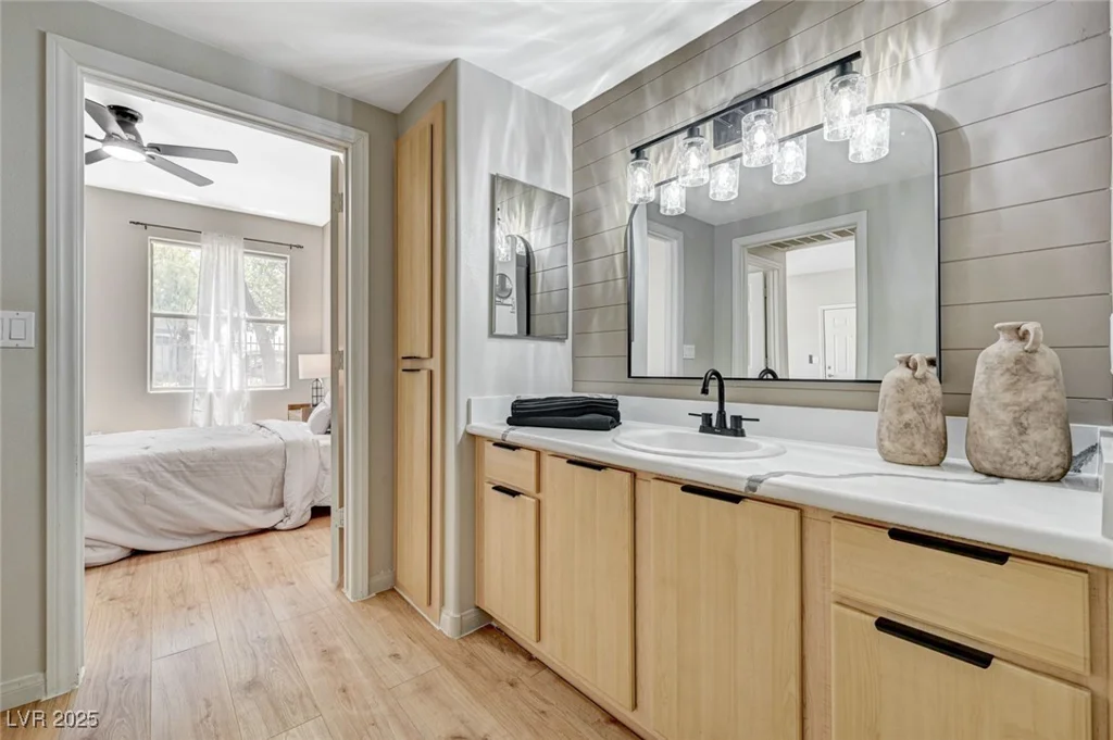 8000 Badura, Las Vegas, NV 89113