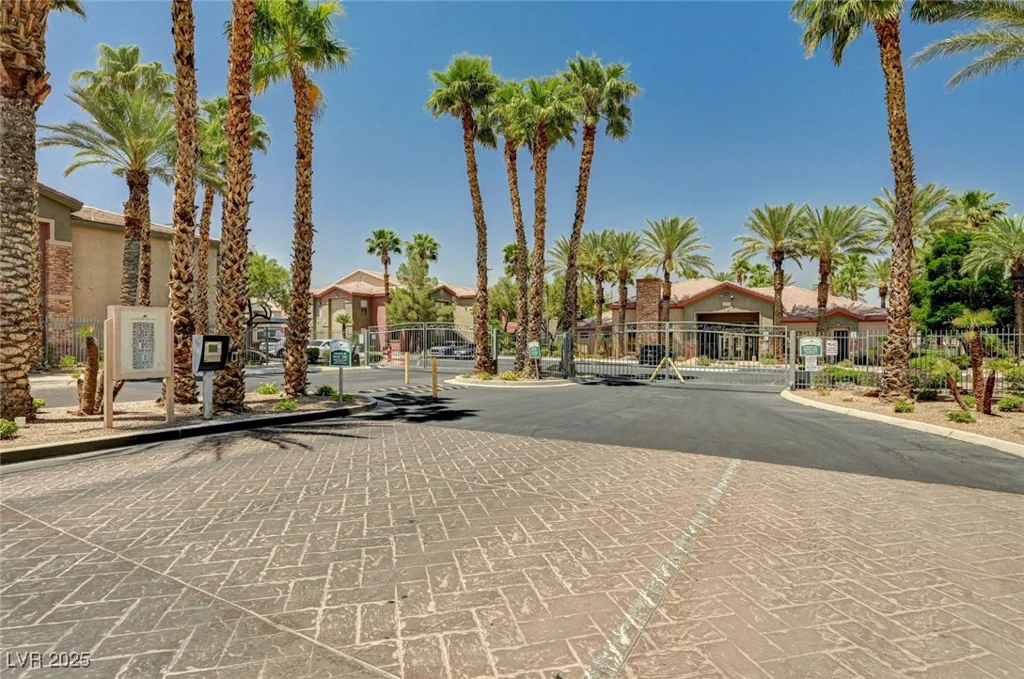 8000 Badura, Las Vegas, NV 89113