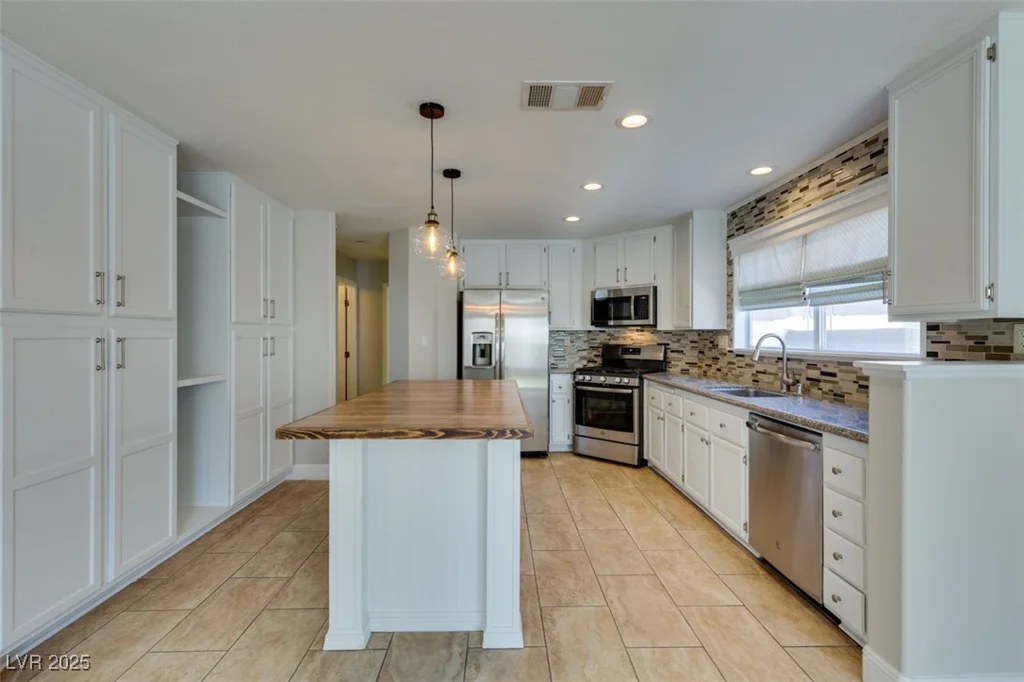1917 Badger Canyon, North Las Vegas, NV 89031
