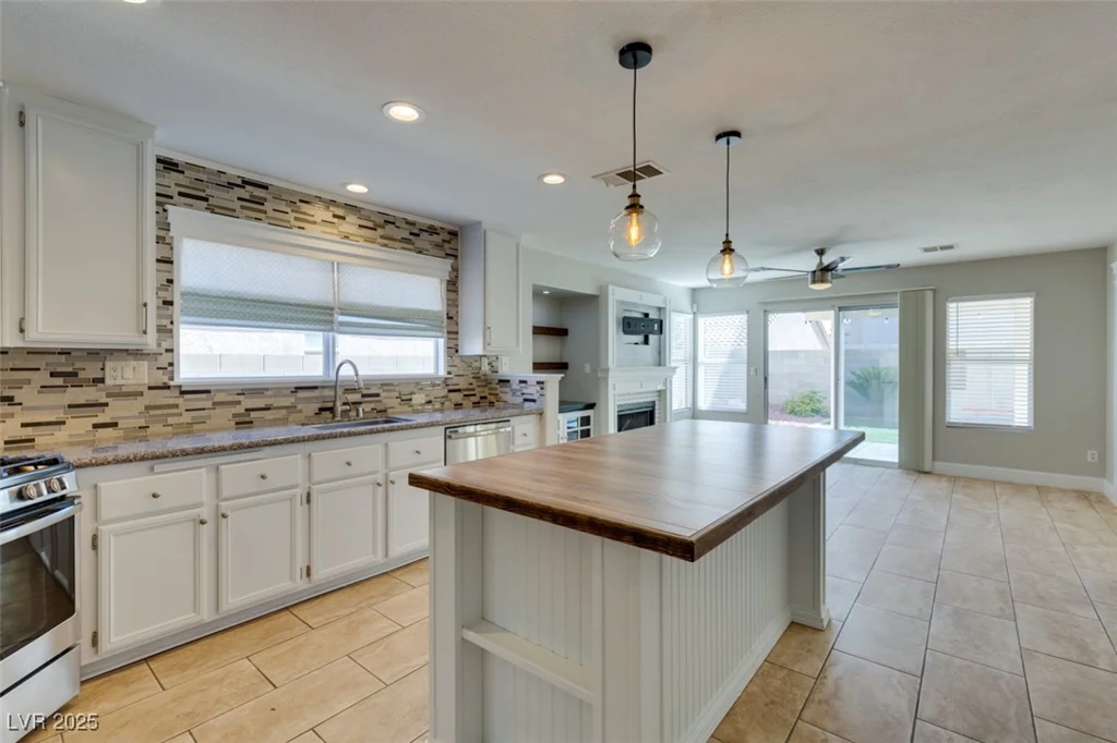 1917 Badger Canyon, North Las Vegas, NV 89031