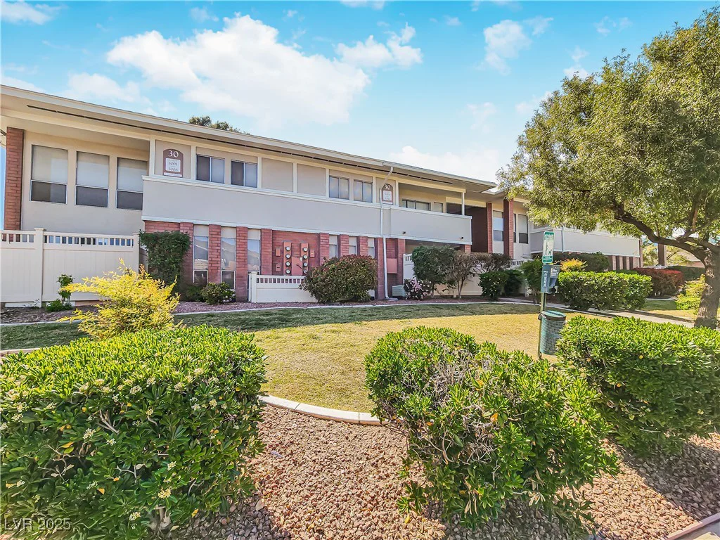 2867 Geary, Las Vegas, NV 89109