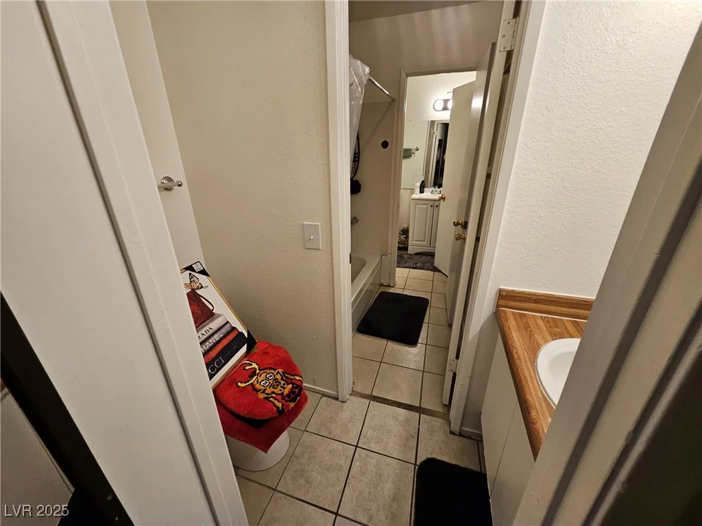 2200 Comet, North Las Vegas, NV 89030