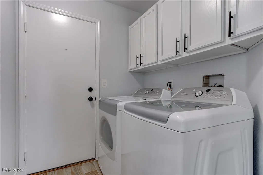 887 Cozy Valley, Henderson, NV 89015