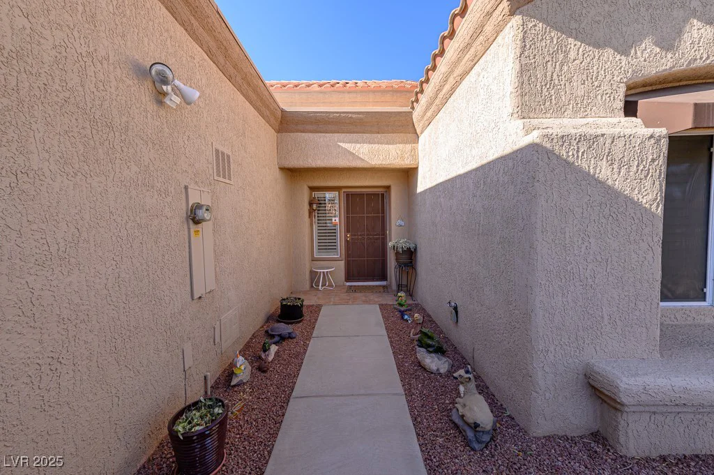 2437 Desert Butte, Las Vegas, NV 89134