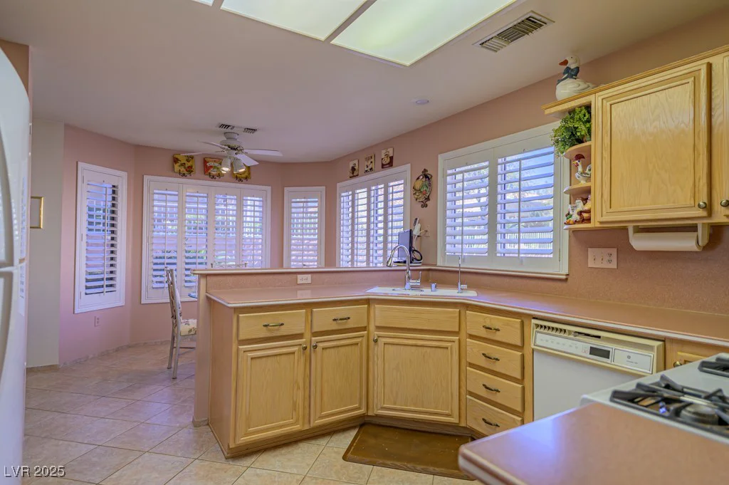 2437 Desert Butte, Las Vegas, NV 89134