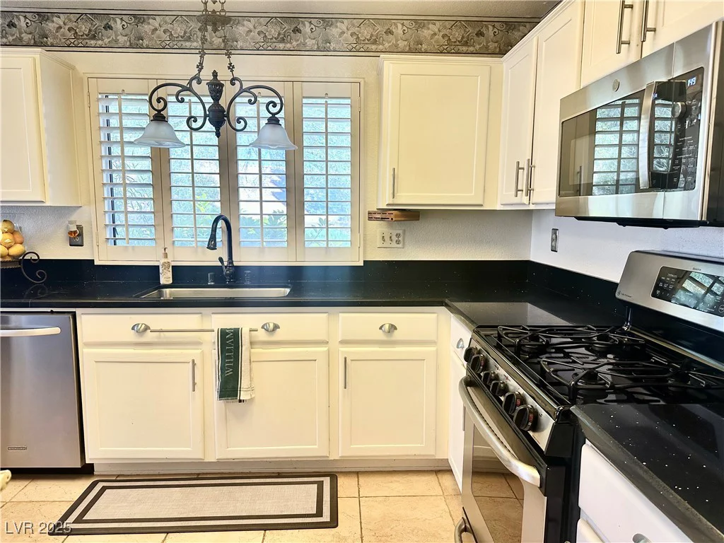 2820 Bluff Point, Las Vegas, NV 89134
