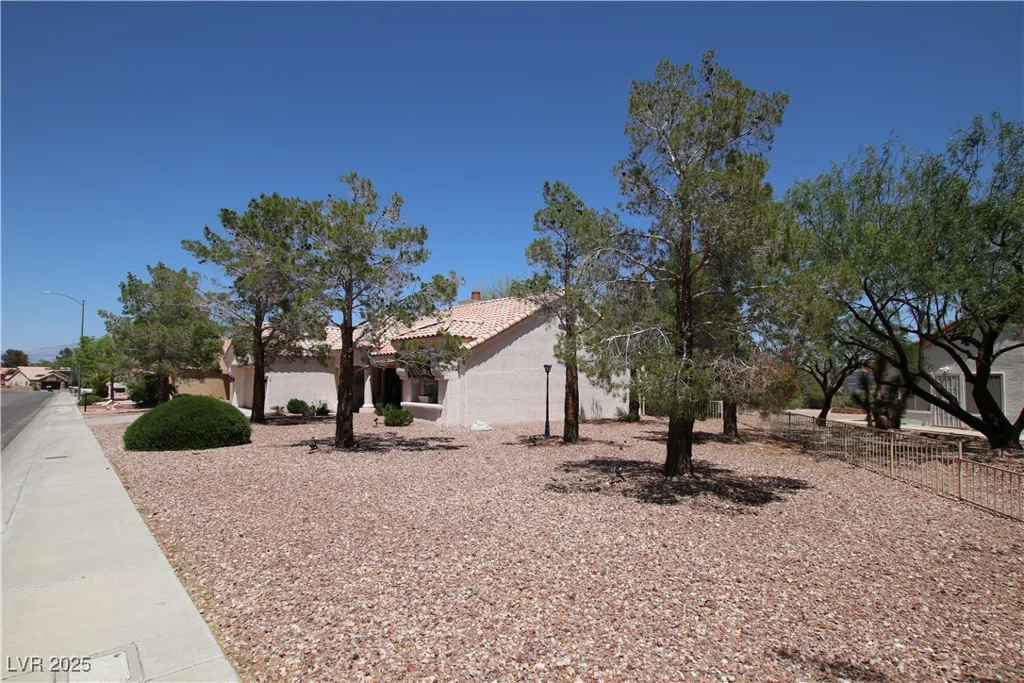 2820 Bluff Point, Las Vegas, NV 89134