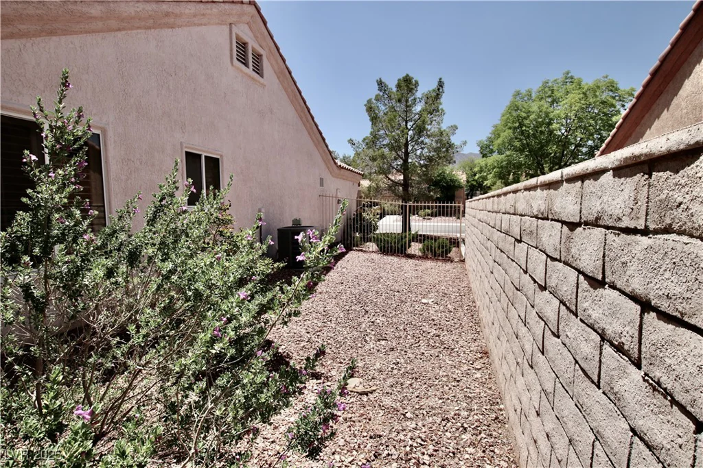 2820 Bluff Point, Las Vegas, NV 89134