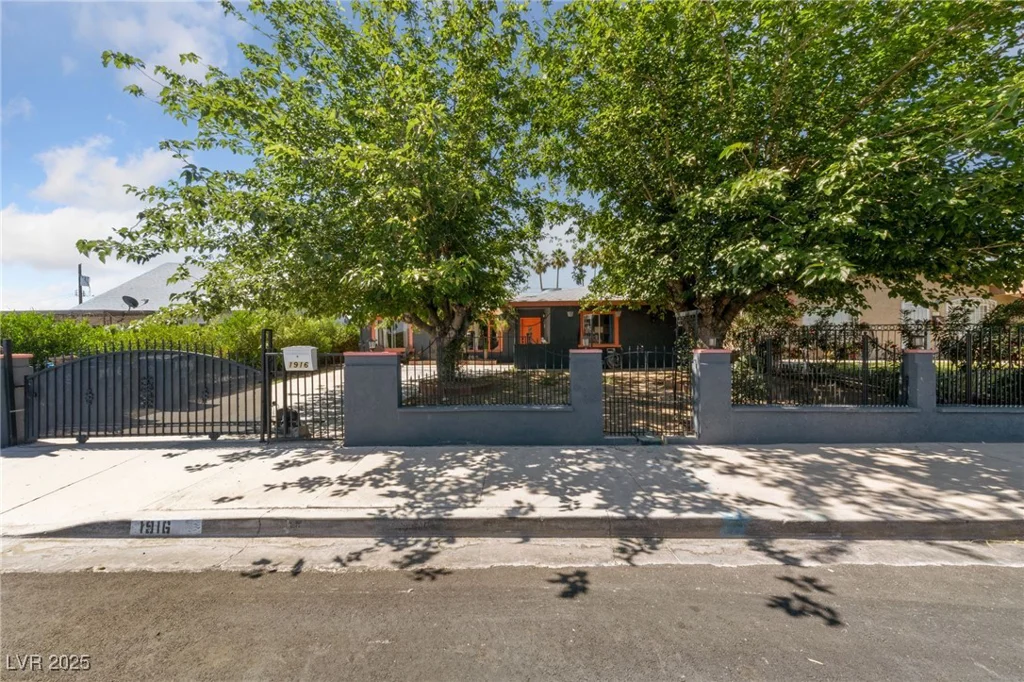 1916 Canosa, Las Vegas, NV 89104