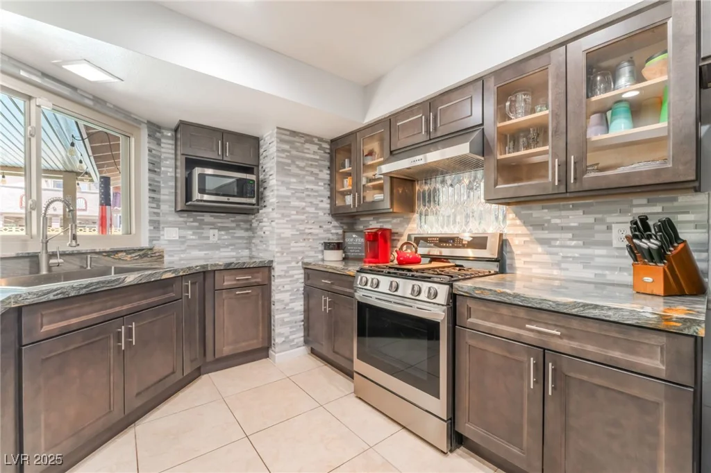 8700 Isola, Las Vegas, NV 89117