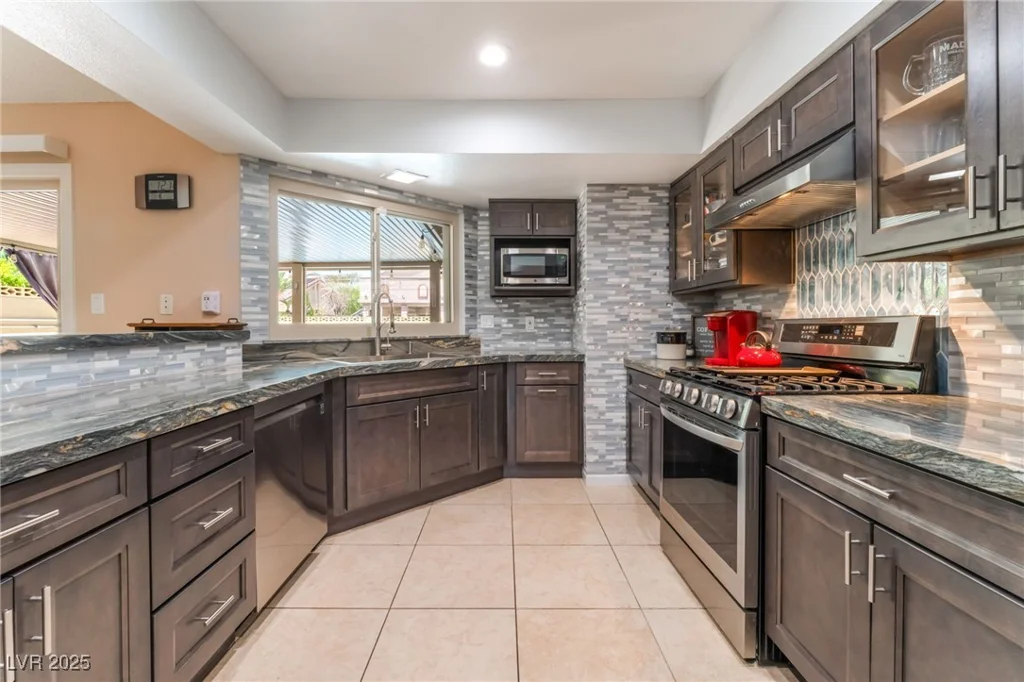 8700 Isola, Las Vegas, NV 89117