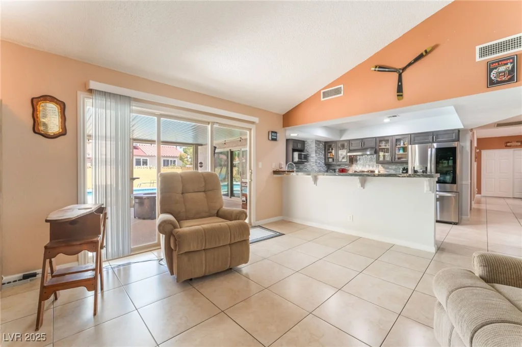 8700 Isola, Las Vegas, NV 89117