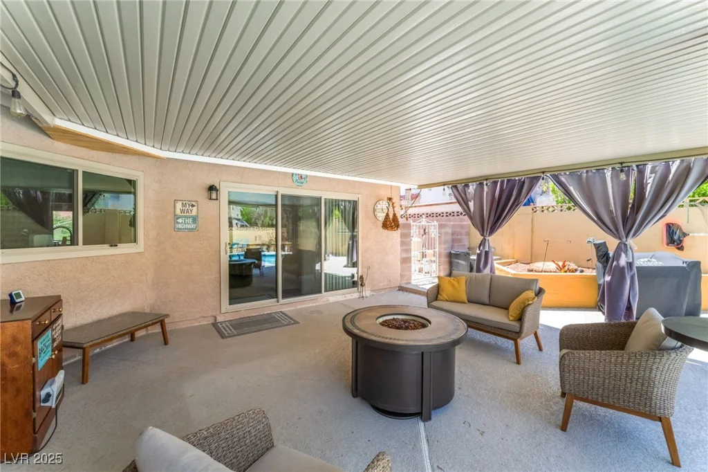 8700 Isola, Las Vegas, NV 89117