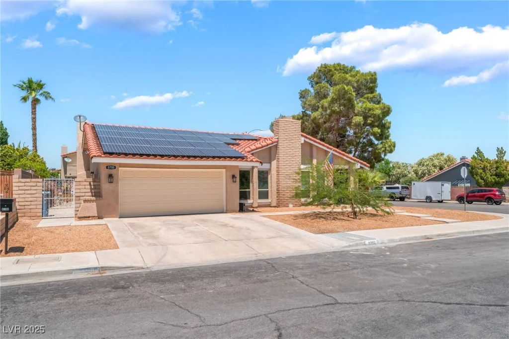 8700 Isola, Las Vegas, NV 89117