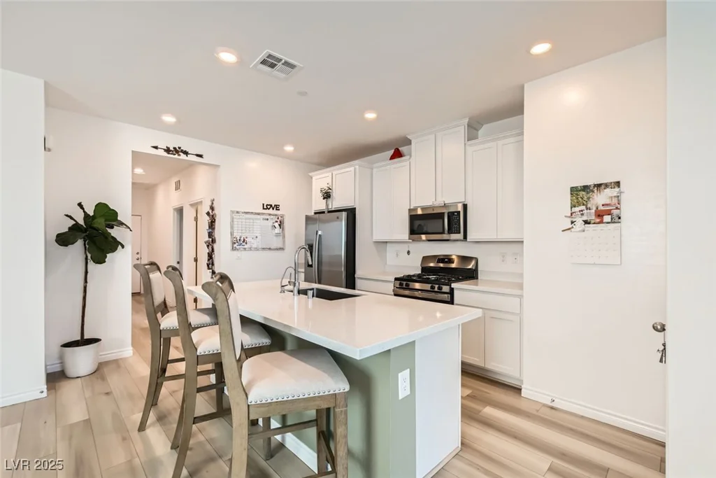 9698 Pacific Pine, Las Vegas, NV 89143
