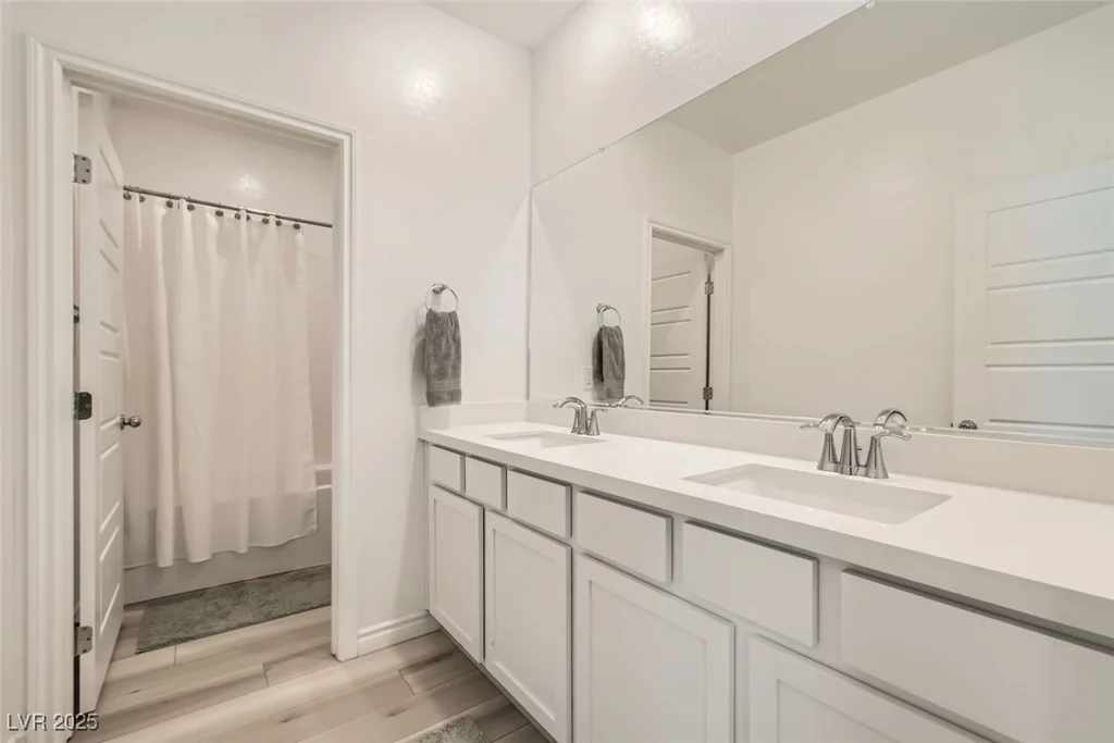 9698 Pacific Pine, Las Vegas, NV 89143