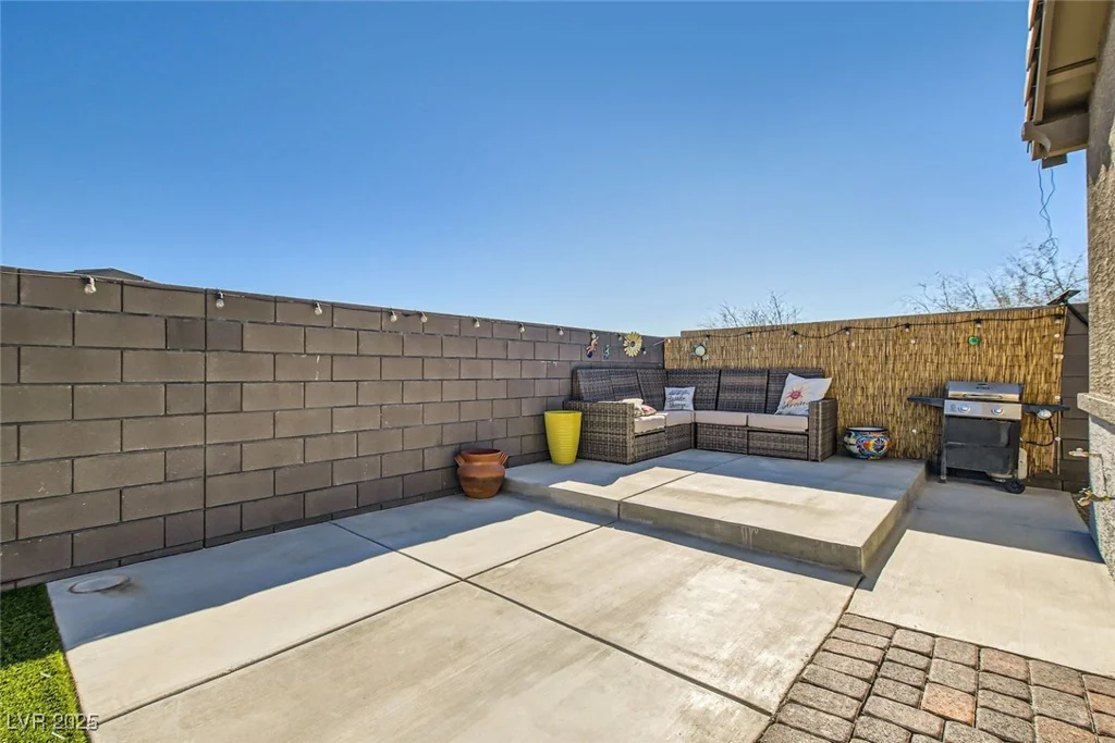 9698 Pacific Pine, Las Vegas, NV 89143