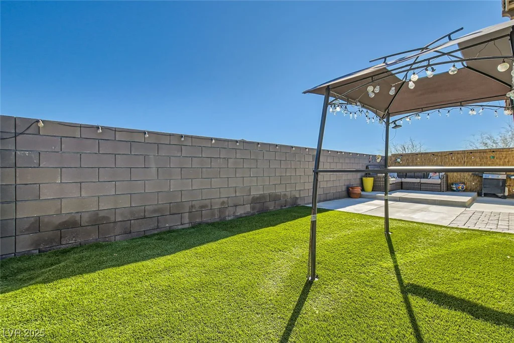 9698 Pacific Pine, Las Vegas, NV 89143