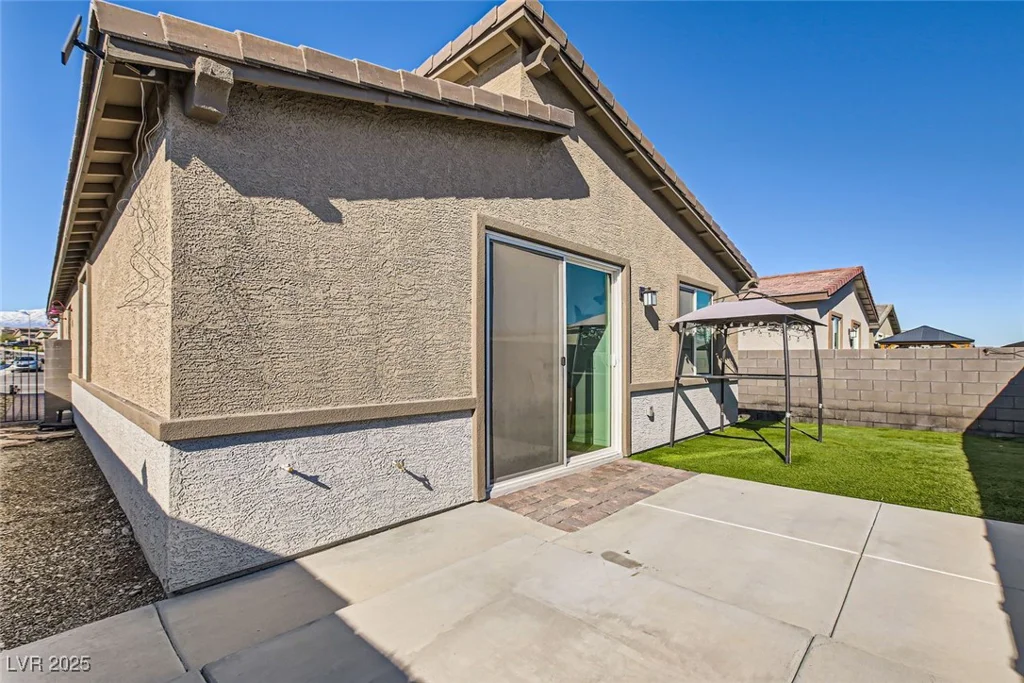 9698 Pacific Pine, Las Vegas, NV 89143