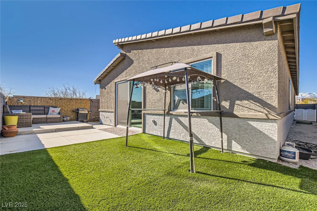 9698 Pacific Pine, Las Vegas, NV 89143