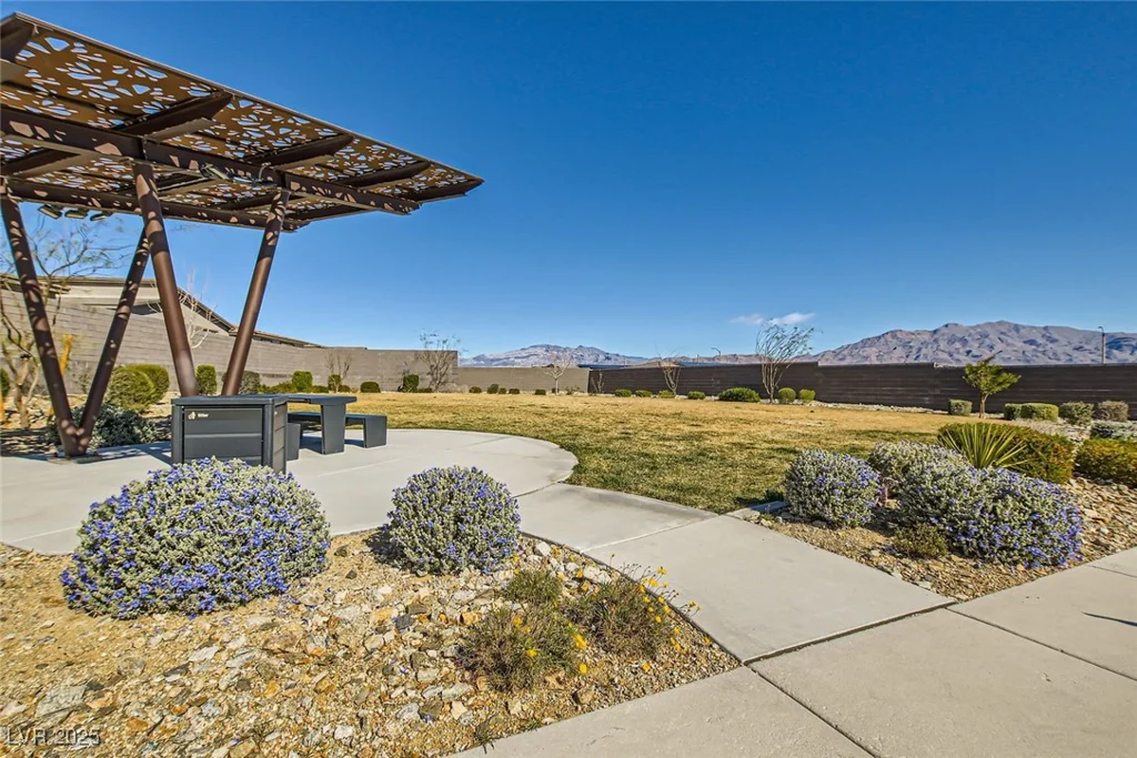 9698 Pacific Pine, Las Vegas, NV 89143