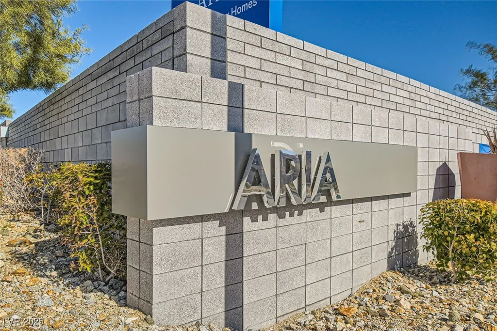 9698 Pacific Pine, Las Vegas, NV 89143