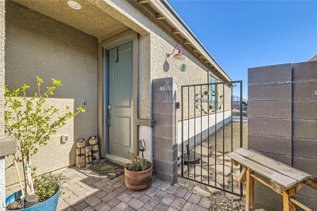 9698 Pacific Pine, Las Vegas, NV 89143