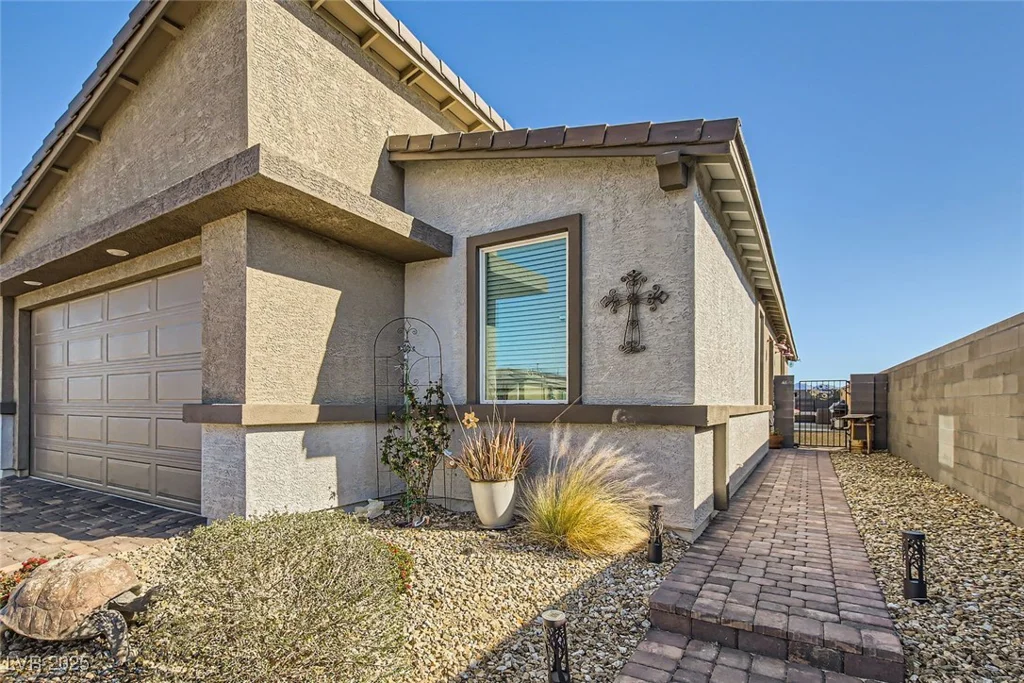 9698 Pacific Pine, Las Vegas, NV 89143