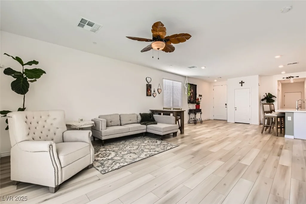9698 Pacific Pine, Las Vegas, NV 89143