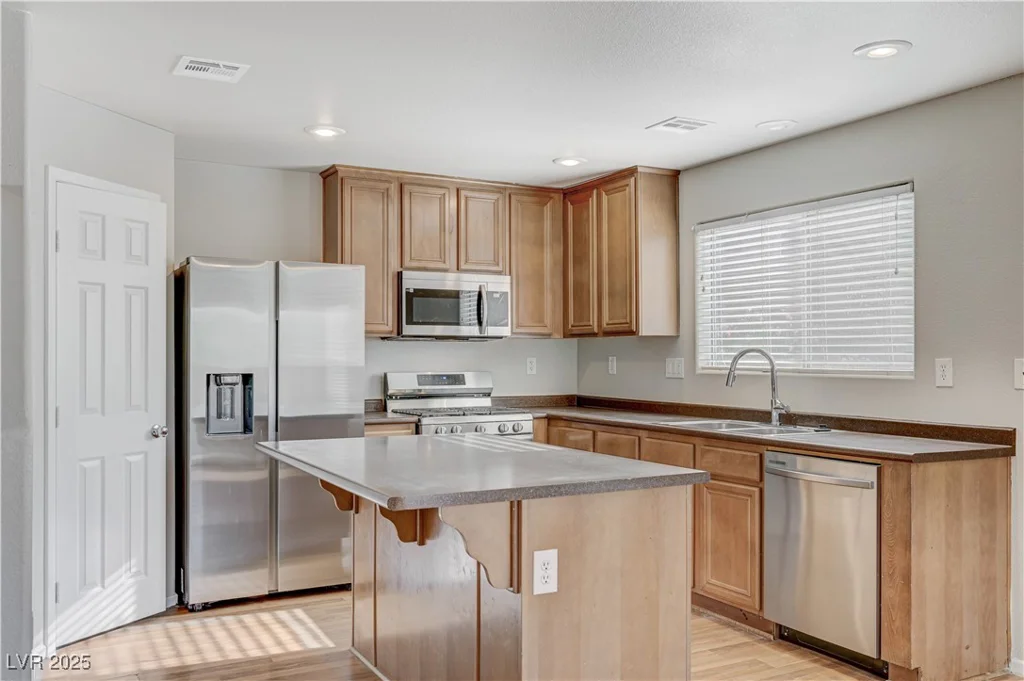 439 Royal Bridge, Las Vegas, NV 89178
