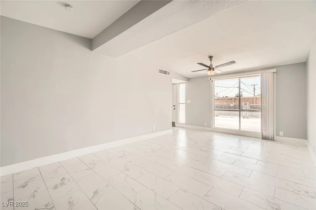 4558 Sheppard, Las Vegas, NV 89122