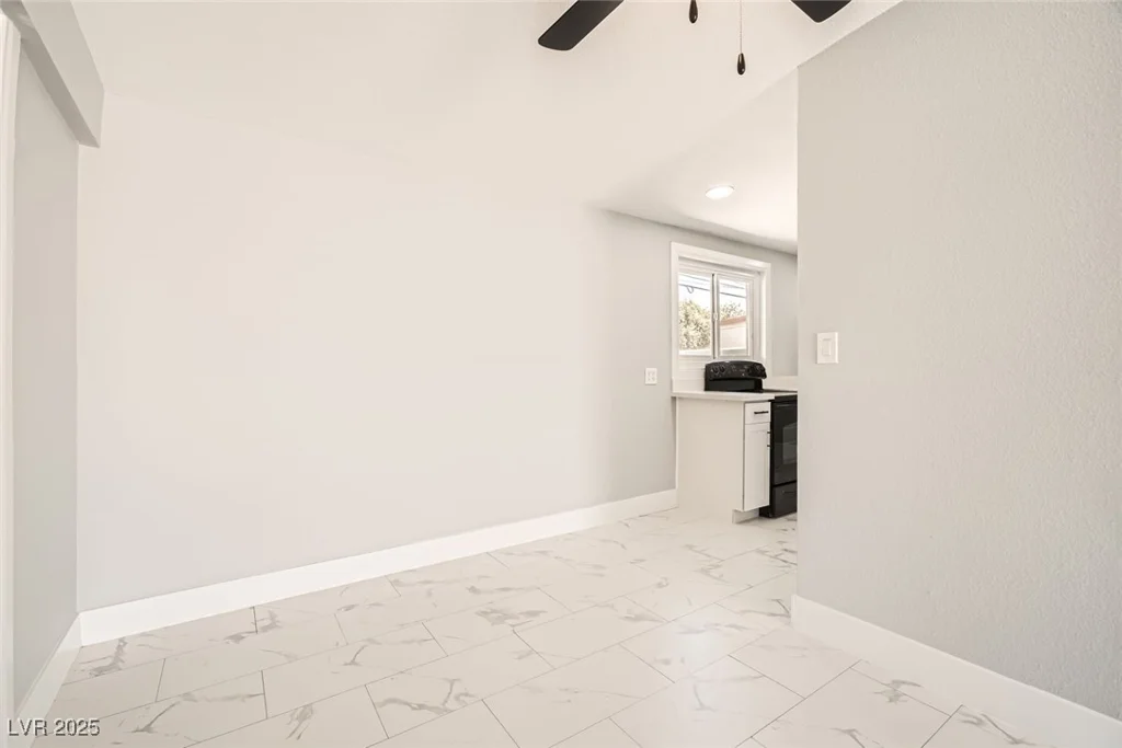 4558 Sheppard, Las Vegas, NV 89122