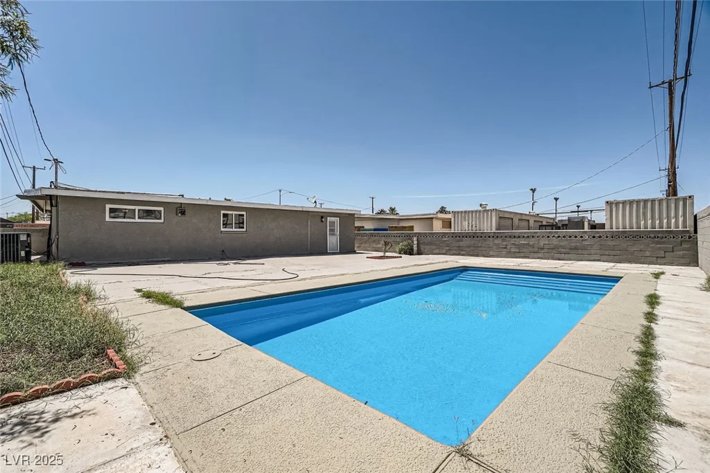 4558 Sheppard, Las Vegas, NV 89122