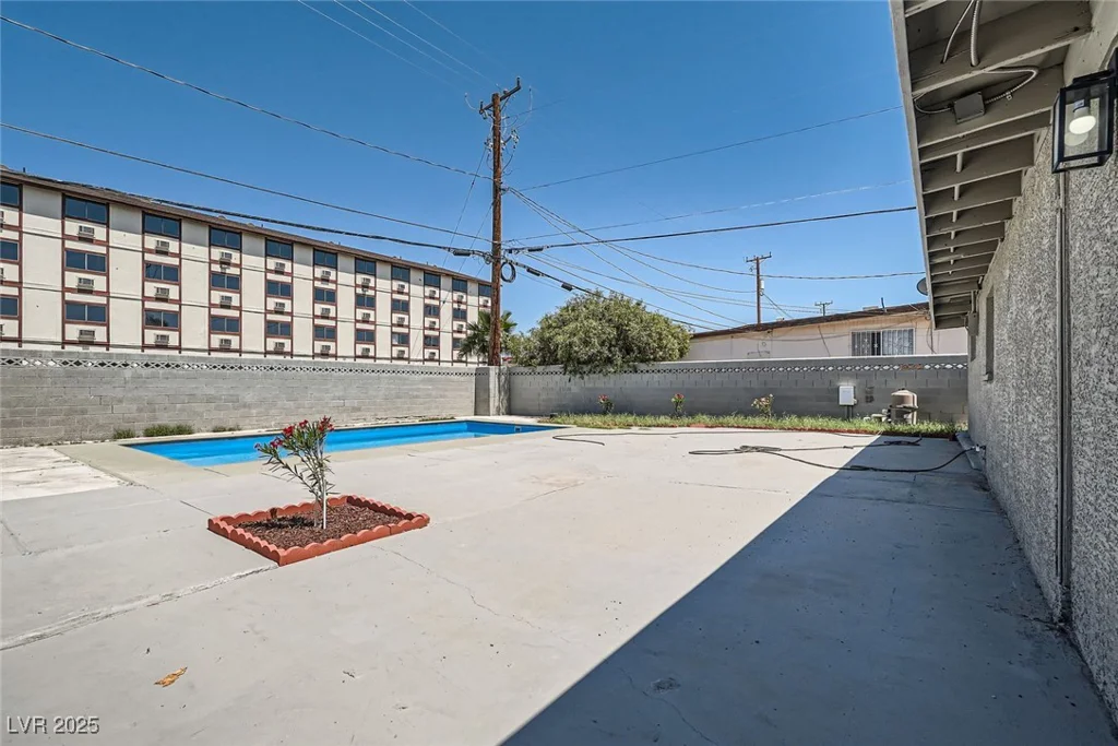 4558 Sheppard, Las Vegas, NV 89122