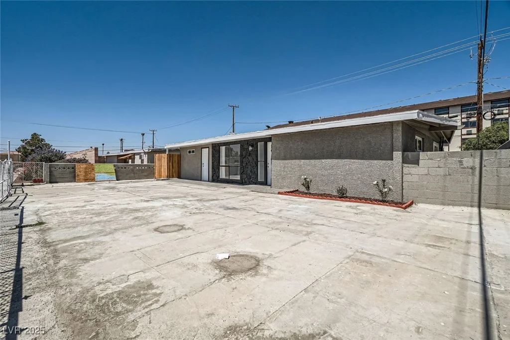 4558 Sheppard, Las Vegas, NV 89122
