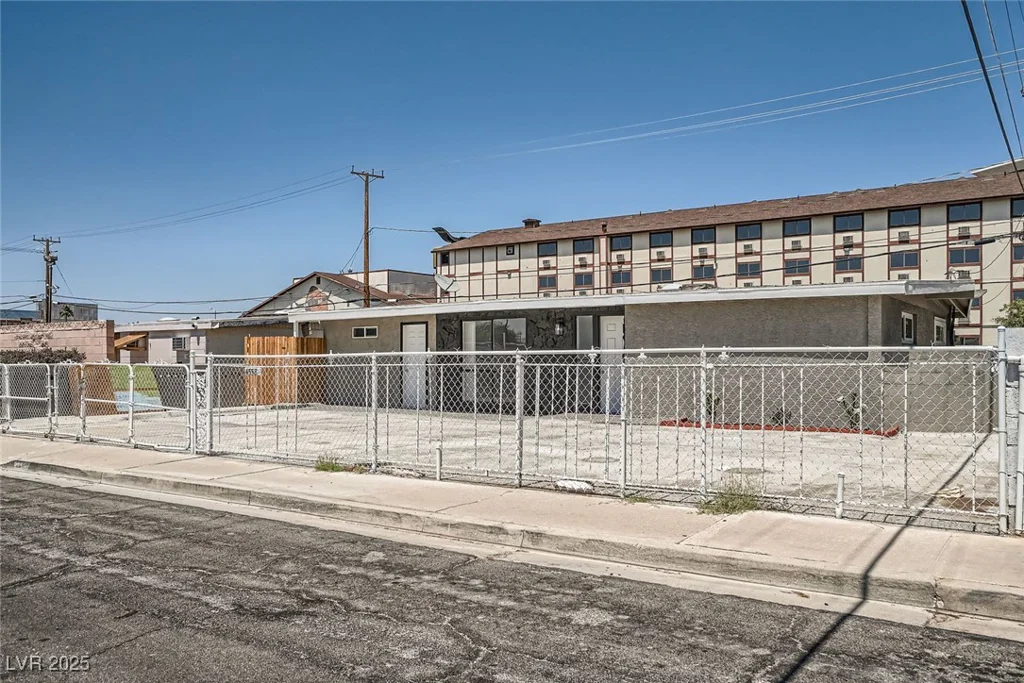 4558 Sheppard, Las Vegas, NV 89122