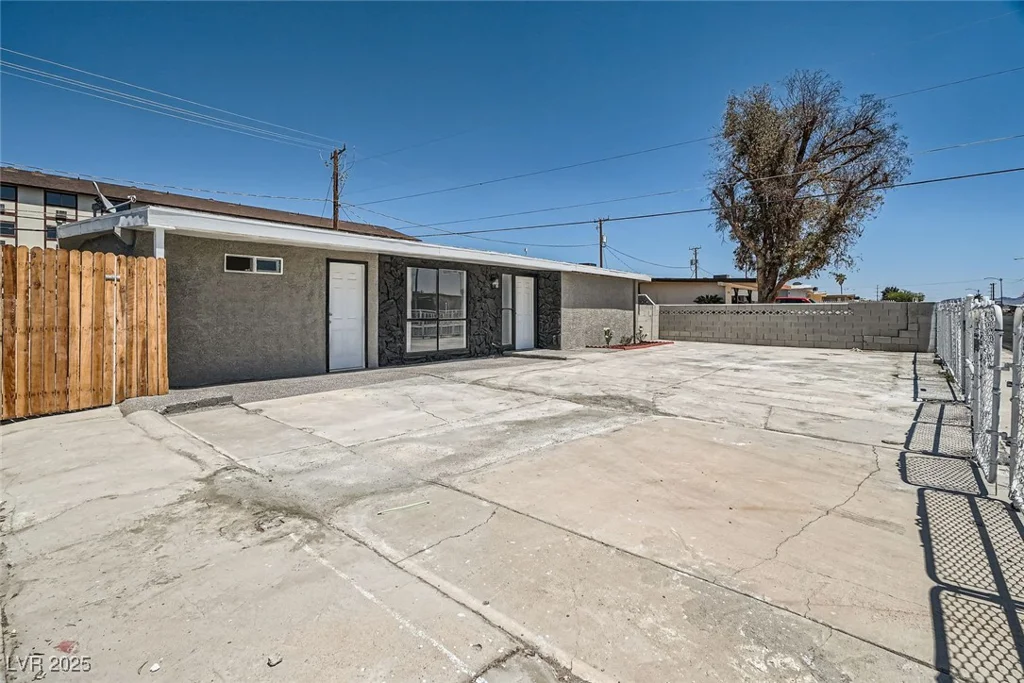 4558 Sheppard, Las Vegas, NV 89122