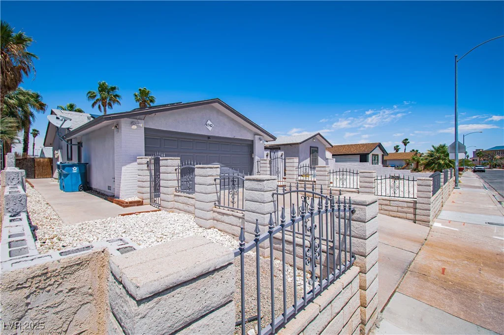 4742 Monterrey, Las Vegas, NV 89121