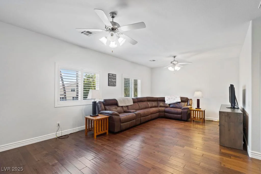 8121 Eagle Clan, Las Vegas, NV 89131