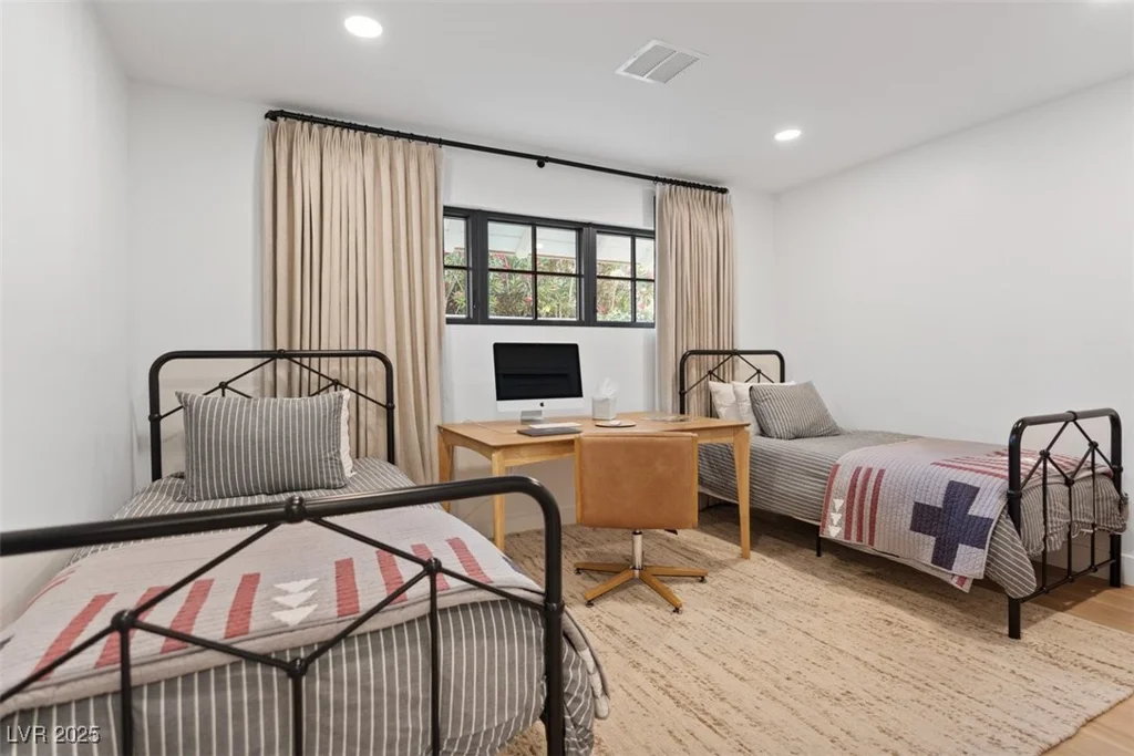 204 Canyon, Las Vegas, NV 89107