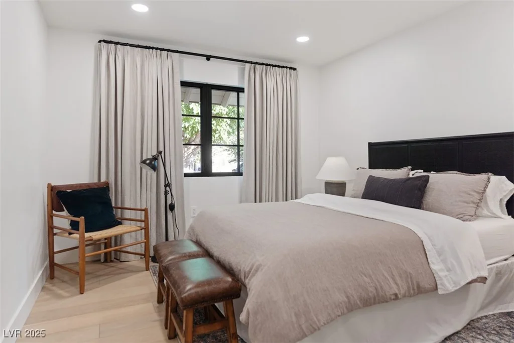 204 Canyon, Las Vegas, NV 89107