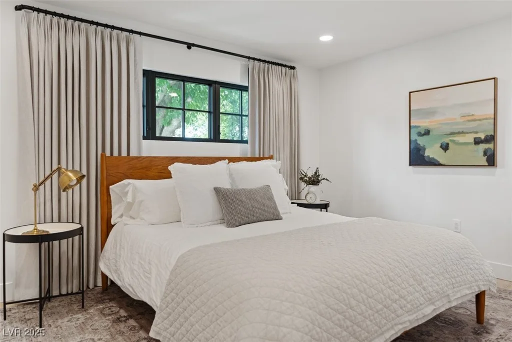 204 Canyon, Las Vegas, NV 89107