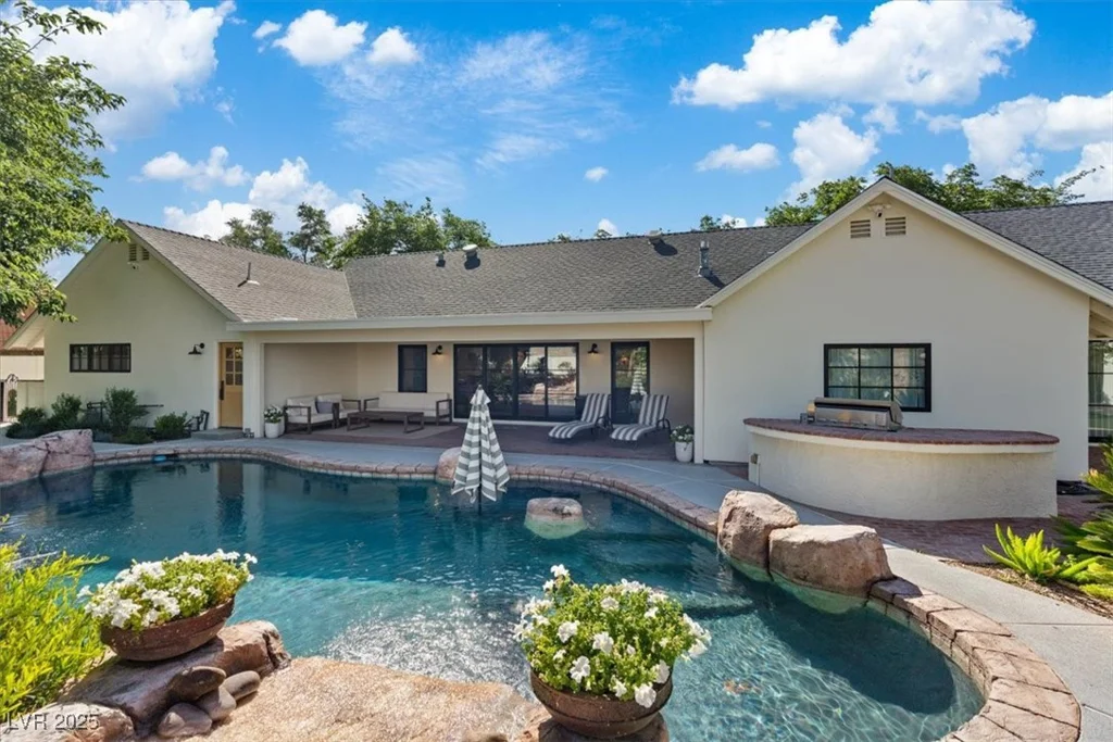 204 Canyon, Las Vegas, NV 89107