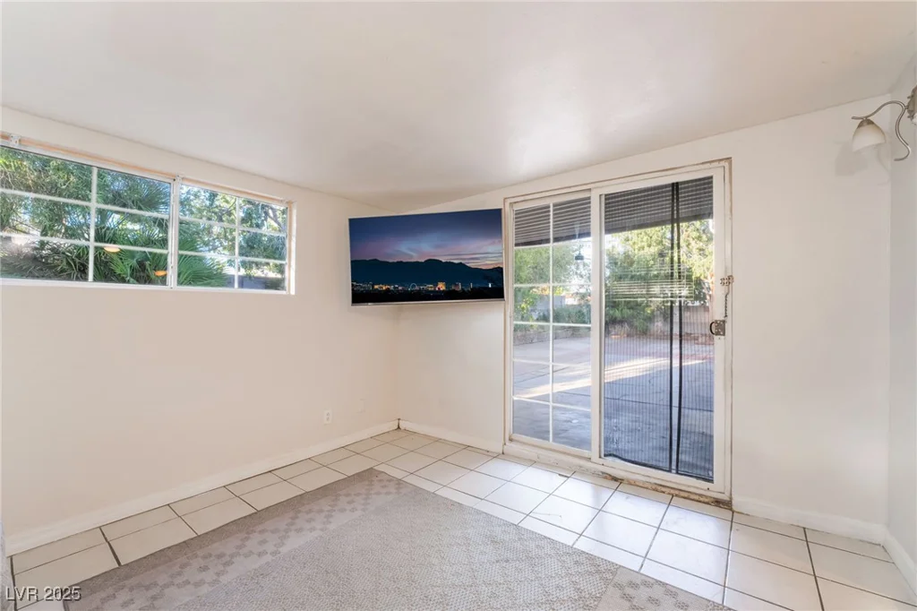 6608 Burgundy, Las Vegas, NV 89107