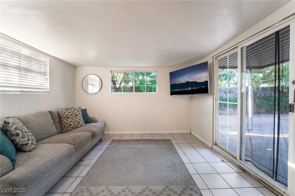 6608 Burgundy, Las Vegas, NV 89107