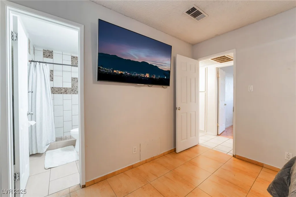 6608 Burgundy, Las Vegas, NV 89107