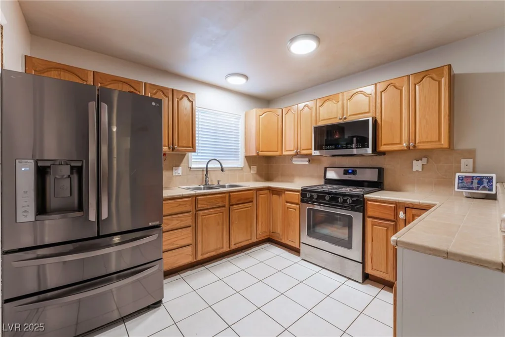 6608 Burgundy, Las Vegas, NV 89107