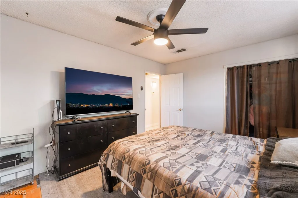 6608 Burgundy, Las Vegas, NV 89107