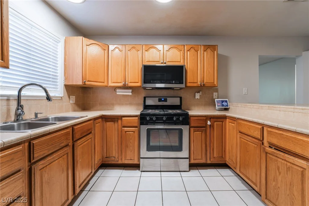 6608 Burgundy, Las Vegas, NV 89107