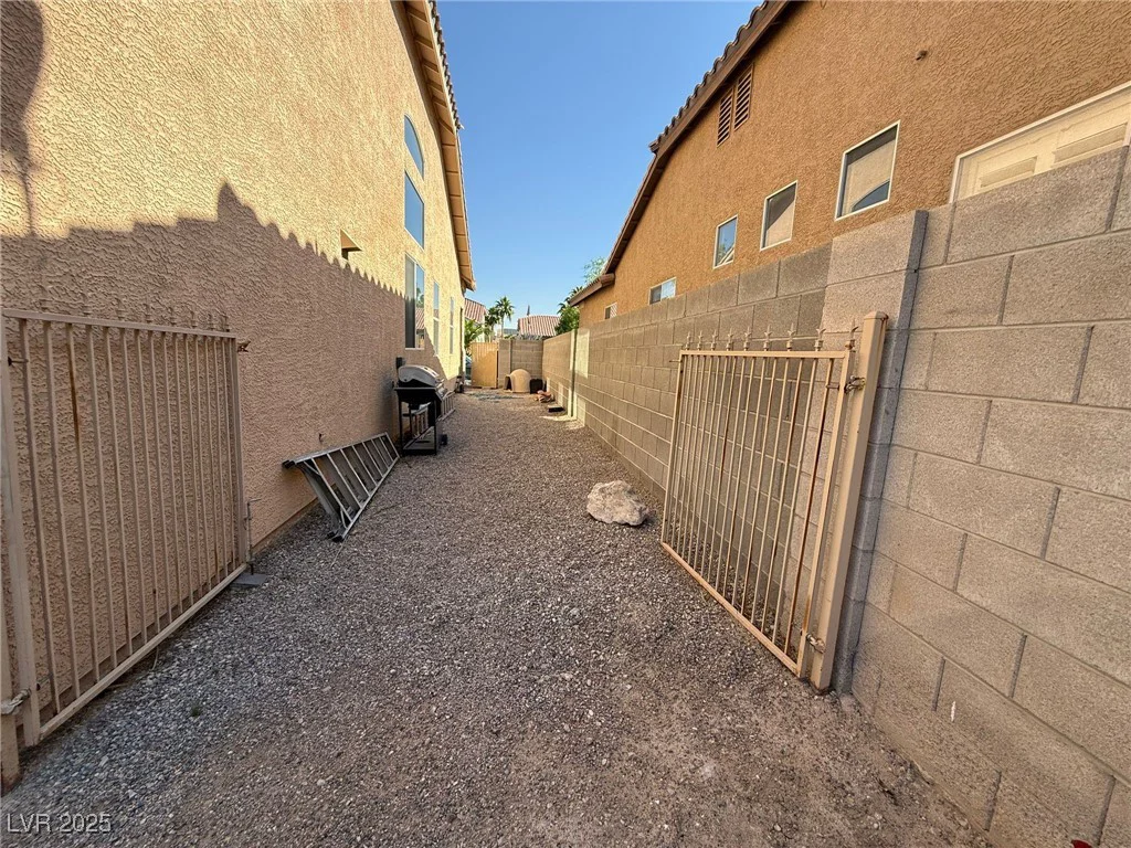 6351 Davidson, Las Vegas, NV 89110